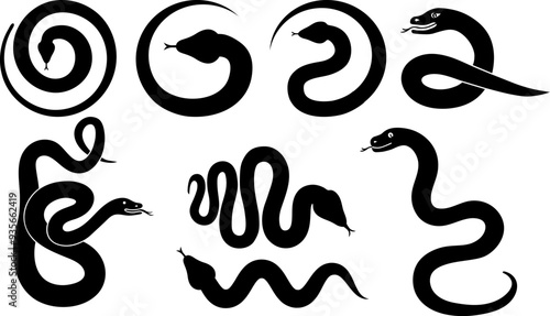 Série de silhouettes noires de serpent de 8 formes différentes.
