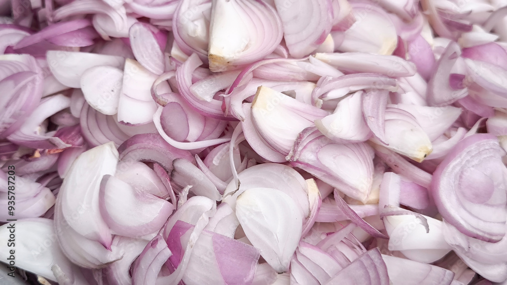 Sliced ​​shallots for the background