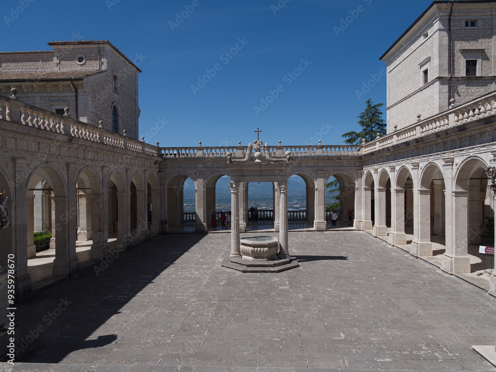 Fototapeta premium Visita giornaliera a Montecassino - Italia