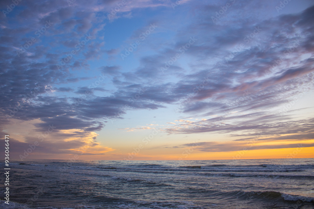 Fototapeta premium Sonnenuntergang in Wenningstedt Sylt