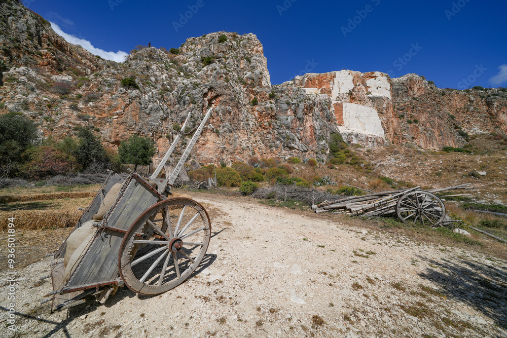 Obraz premium Custonaci Trapani Sicily, Mangiapane cave village, populated as early as the Upper Paleolithic