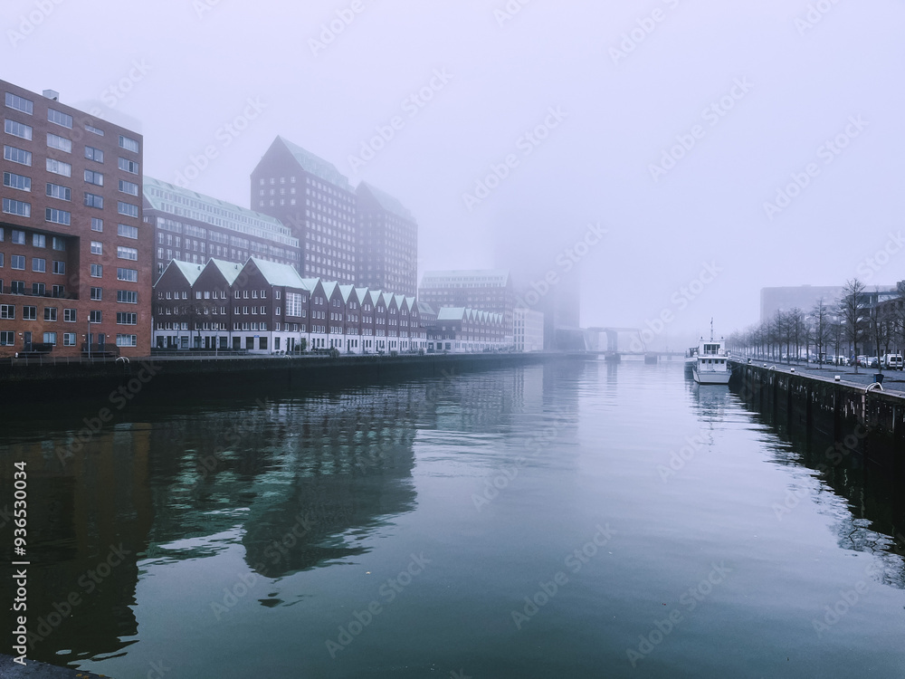 Obraz premium Fog in Rotterdam Harbour