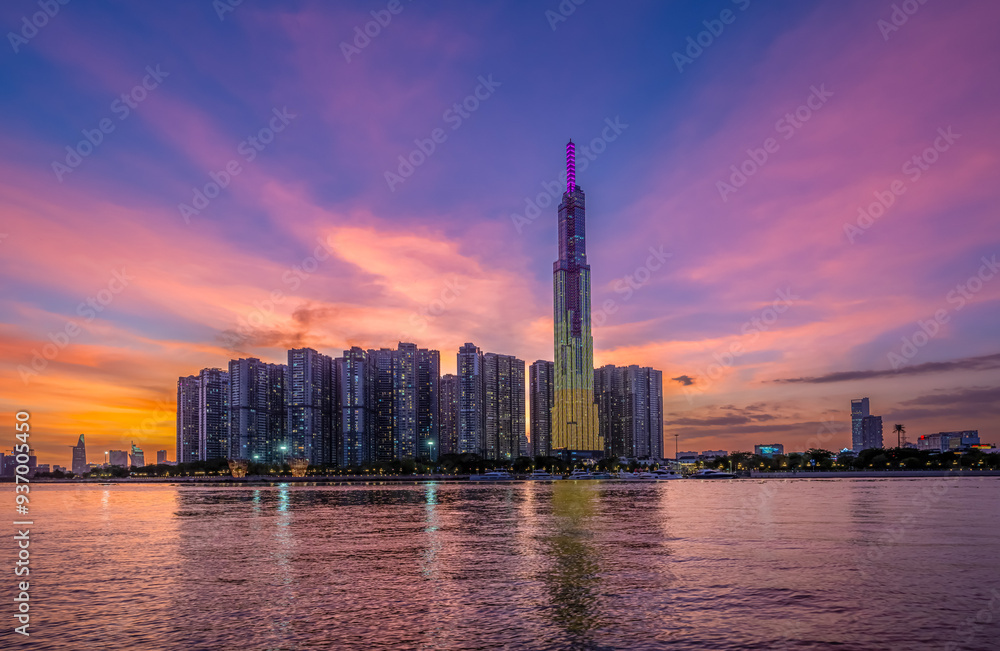 Obraz premium Sunset Landmark 81 im Ho Chi Minh City, Viet Nam 