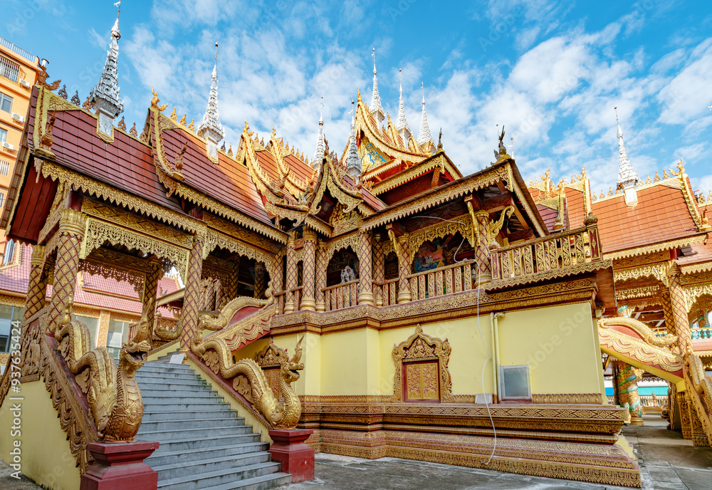 Fototapeta premium Beautiful buildings in ancient temples in Xishuangbanna, Yunnan, China.