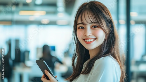 スマホを持つビジネスウーマン06