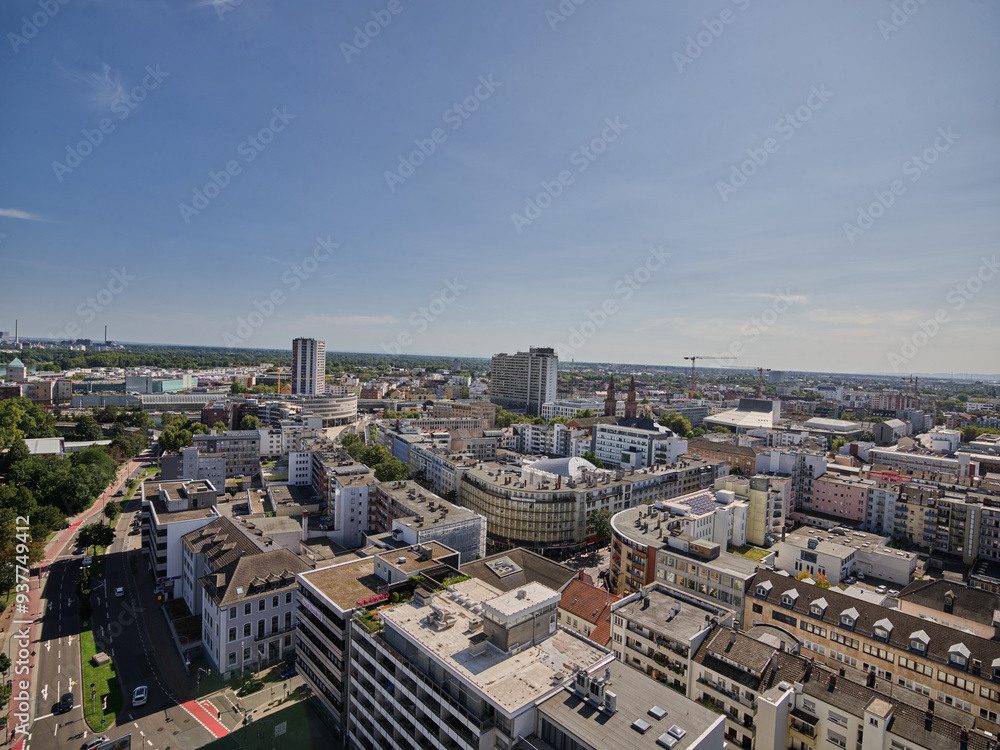 Fototapeta premium Panoramablick über Ludwigshafen am Rhein an einem klaren Sommertag