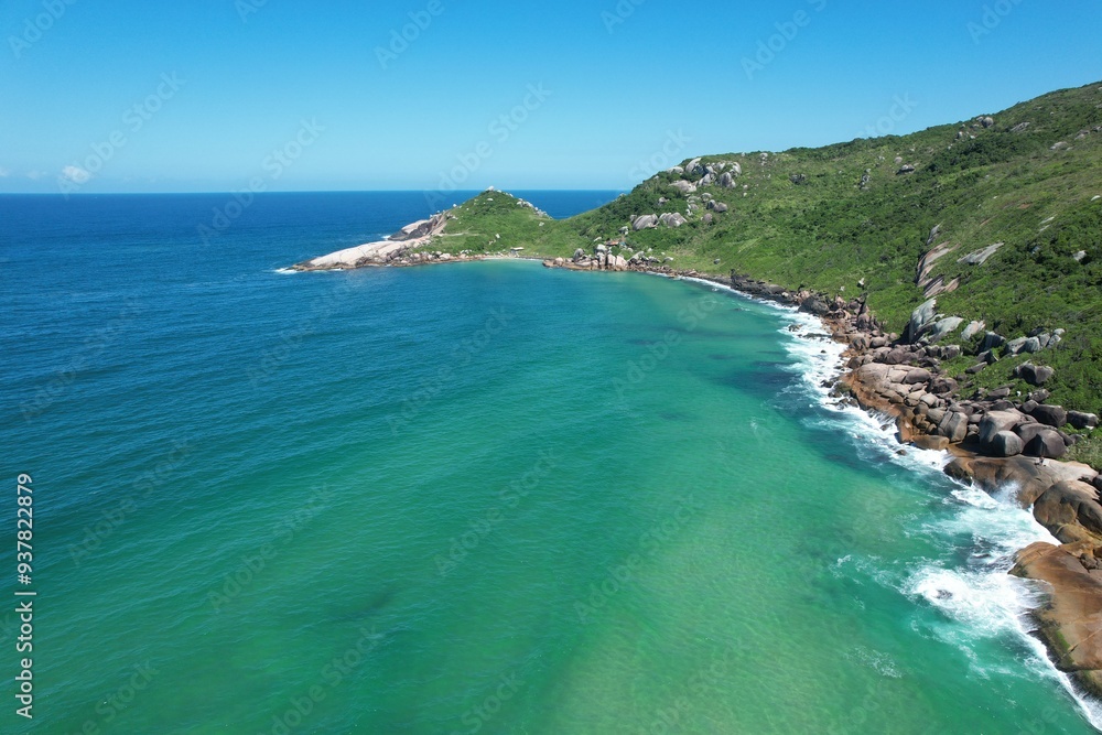 Obraz premium A view of Praia Mole, Mole beach, beachsin Florianopolis, Brazil
