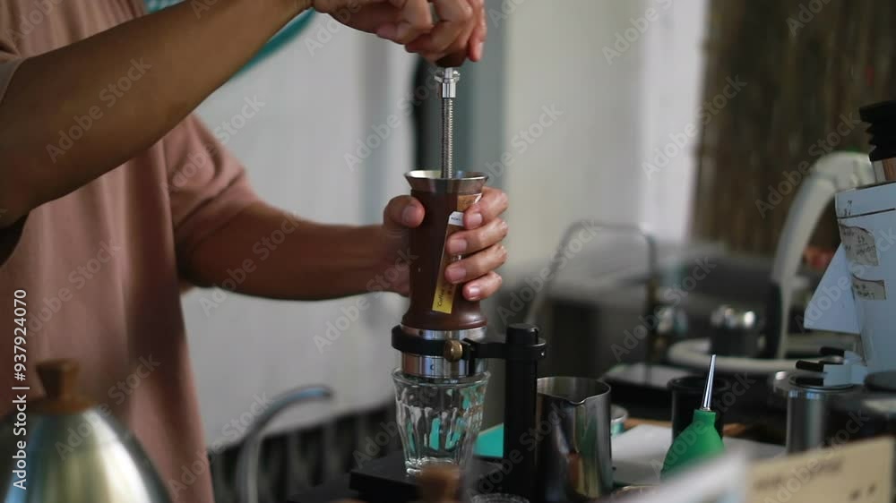barista making a cup of coffee in the coffee shop	
