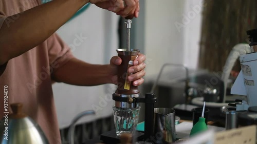 Wallpaper Mural barista making a cup of coffee in the coffee shop	
 Torontodigital.ca