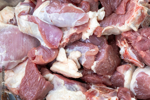 Foto Fresh raw mutton pieces texture background.