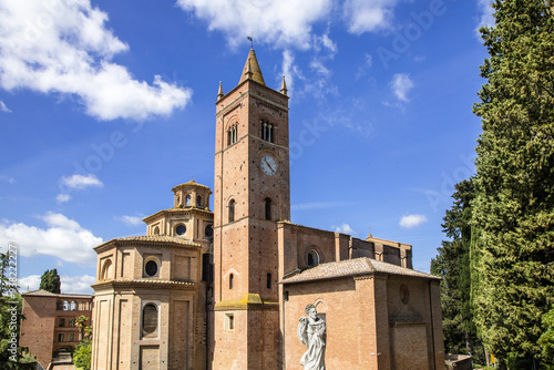 Opactwo benedyktynów Monte Oliveto Maggiore - znanego klasztoru  photo