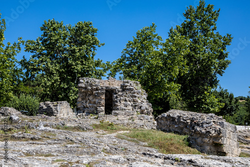 Bagno Vignoni - kamienna grota w  wiosce znanej z gorących źródeł. photo