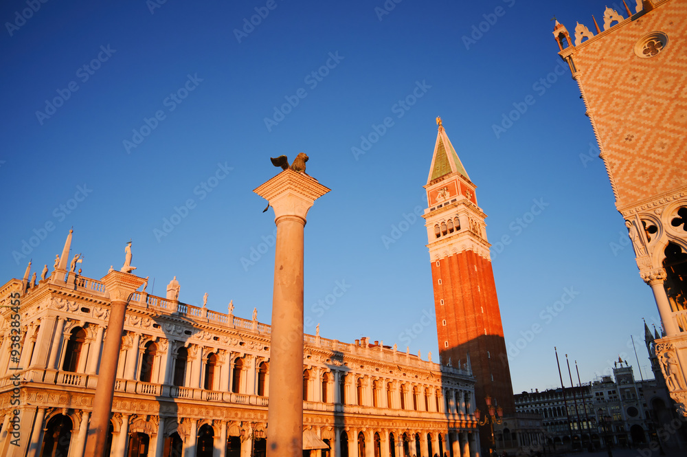 Fototapeta premium spire of plaza san marco in italy