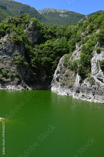 Il lago verde in Abruzzo