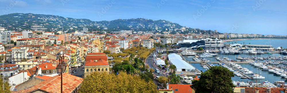 Obraz premium Panoramic View of Cannes Buildings & Marina, France