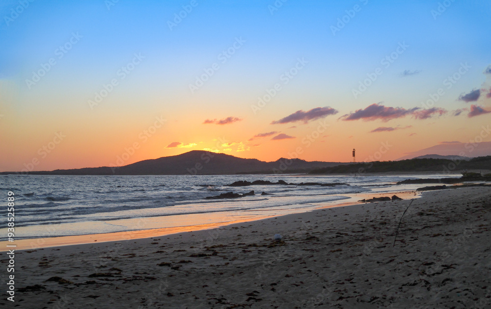 Fototapeta premium scenic sunset at the Galapagos islands at Isabela with bright sun