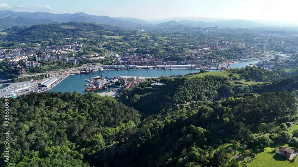 Monte Jaizkibel, vista aérea del puerto de PasajesLezo Gipuzkoa. Monte Jaizkibel, vista aérea del puerto de PasajesLezo Gipuzkoa.