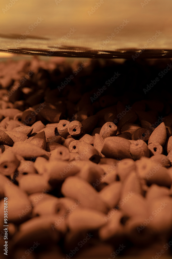 Obraz premium Incense coils are traditionally used as sacrificial objects in temples in Asian countries and can also be used at home. The picture shows the production process