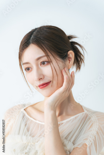 ミドル女性の美容イメージ　スキンケア　コスメ