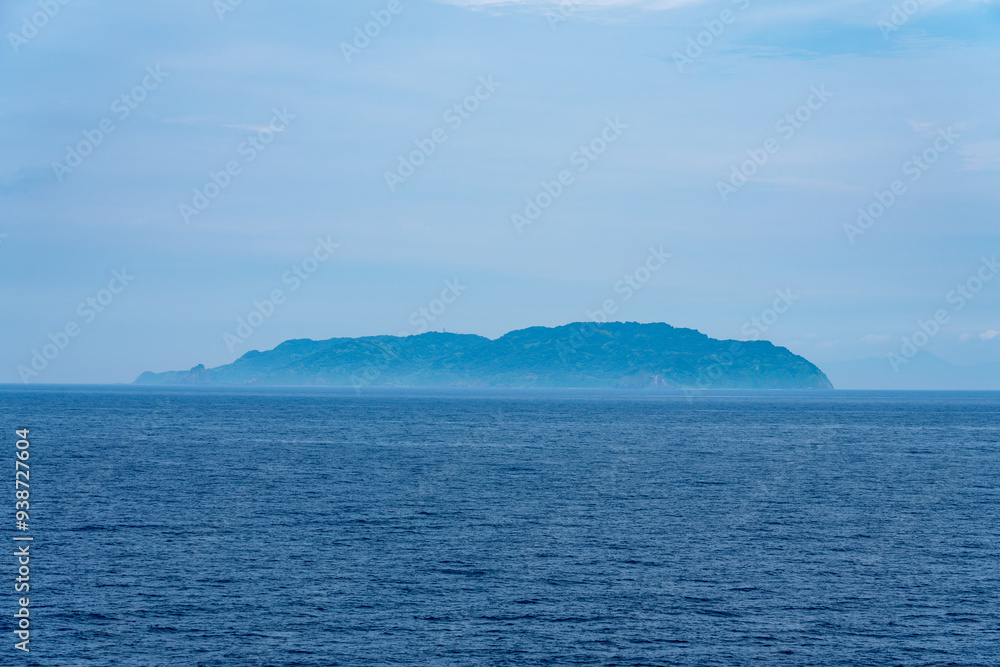 新日本海フェリー船上から見る粟島 新潟県粟島浦村 新日本海フェリー船上から見る粟島 新潟県粟島浦村