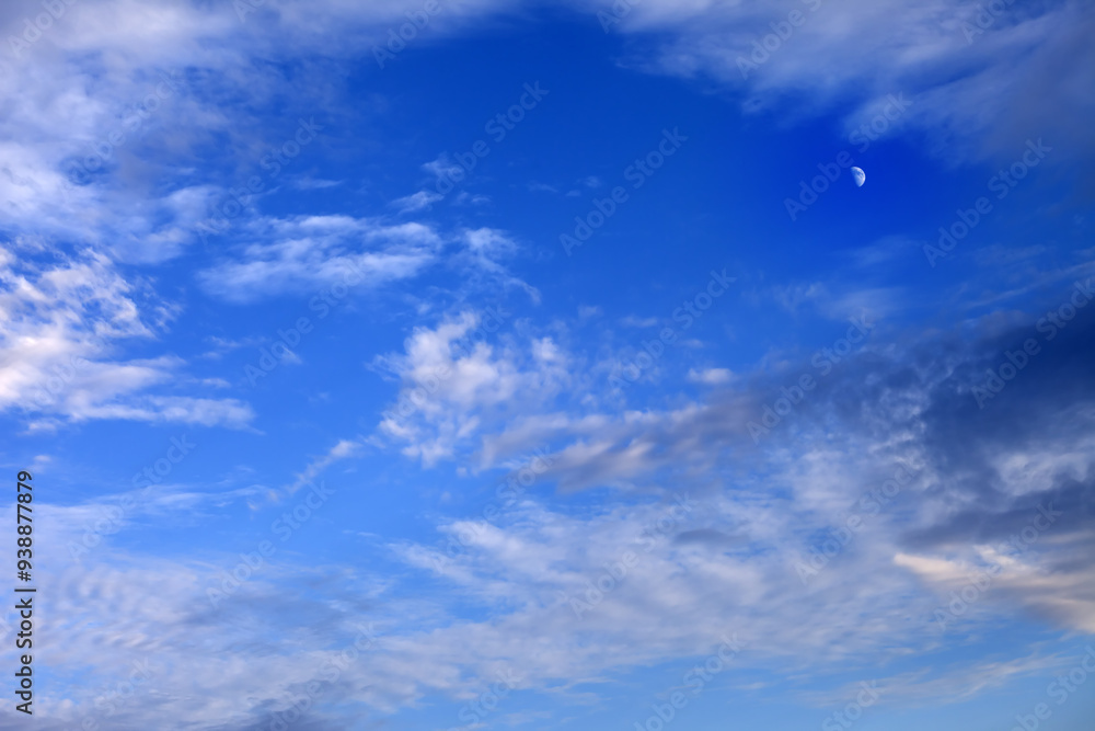 Obraz premium Blue sky with clouds and moon