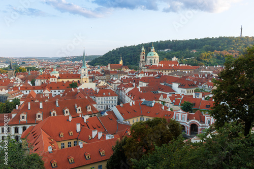 Praga o zachodzie słońca widok na miasto