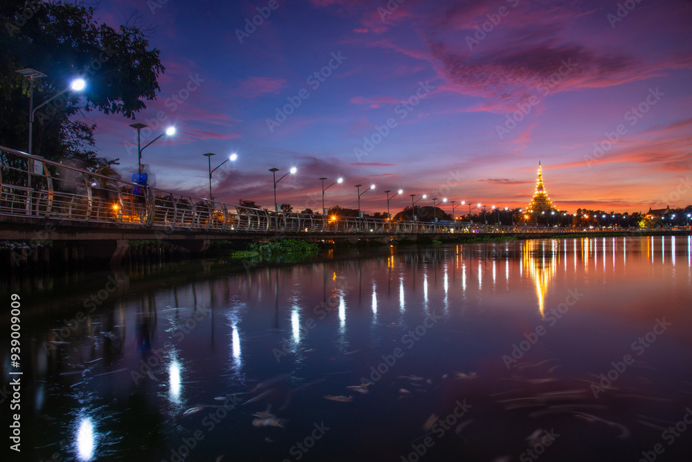 Obraz premium Phra Mahathat Kaen Nakhon or Wat Nong Wang at Bueang Kaen Nakorn, Khon Kaen, Thailand. One of the most famous landmark in Khon Kaen province.