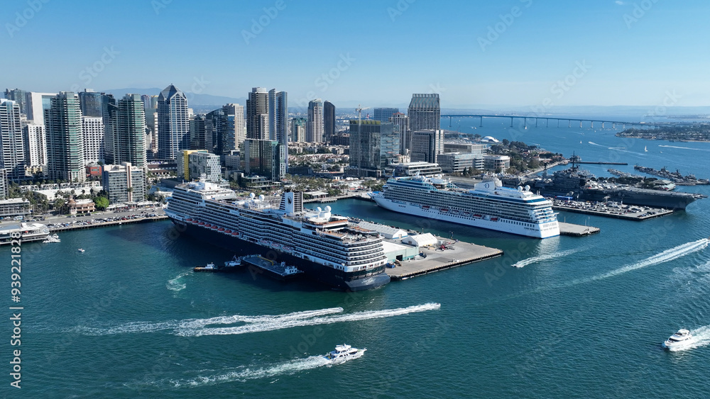 Obraz premium Cruise Ships At San Diego In California United States. Famous Coast City. Harbor Island. Cruise Ships At San Diego In California United States. 
