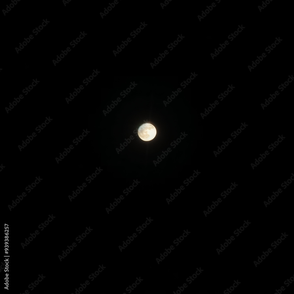 Full Moon in Night Sky Full Moon in Night Sky