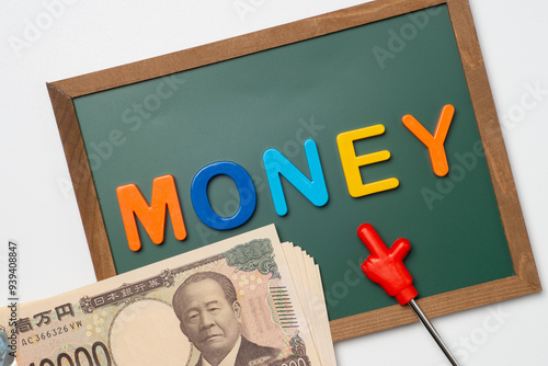 日本円の一万円札とmoneyの文字 photo