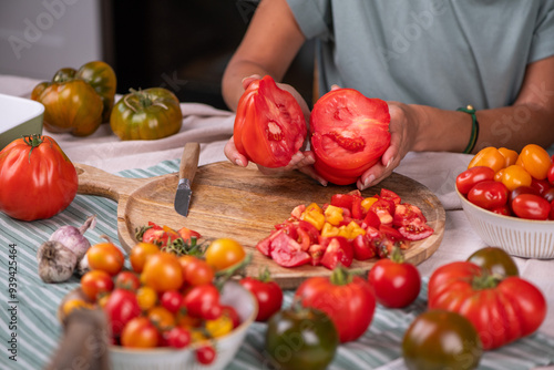Tomaten verarbeiten, frische Tomaten aus dem Garten, Tomatensoße selber machen