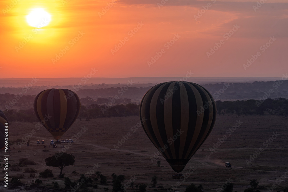 Obraz premium Ballon Safari at sunrise, Serengeti National Park, Tanzania