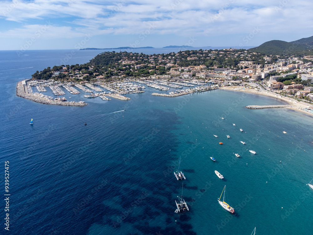 Obraz premium Aerial view on boats, crystal clear blue water of Plage du Debarquement white sandy beach near Cavalaire-sur-Mer and La Croix-Valmer, summer vacation on French Riviera, Var, France