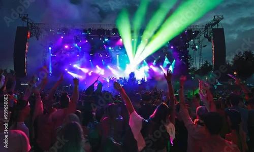 Wallpaper Mural a large crowd of people at a concert Torontodigital.ca