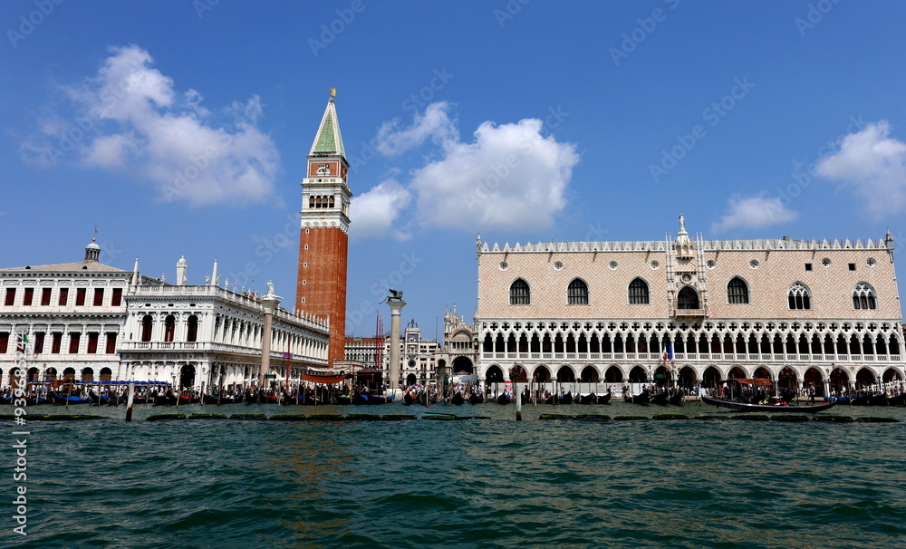 Der Markusplatz in Venedig im Sommer Der Markusplatz in Venedig im Sommer