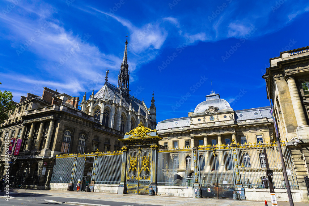 Fototapeta premium Sainte Chapelle and Palais de Justice in the Ile de la Cite - Paris, France