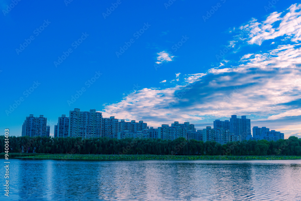 Fototapeta premium The skyline of urban rivers, the brilliant scene of blue sky, white clouds, sunset, and sunrise