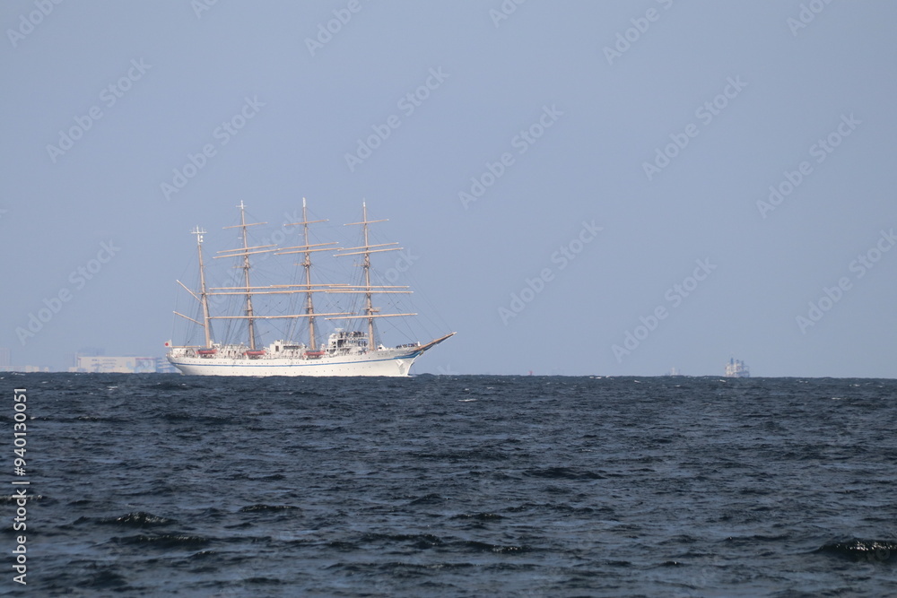 東京湾の風景（横須賀）。日本丸（練習船）。