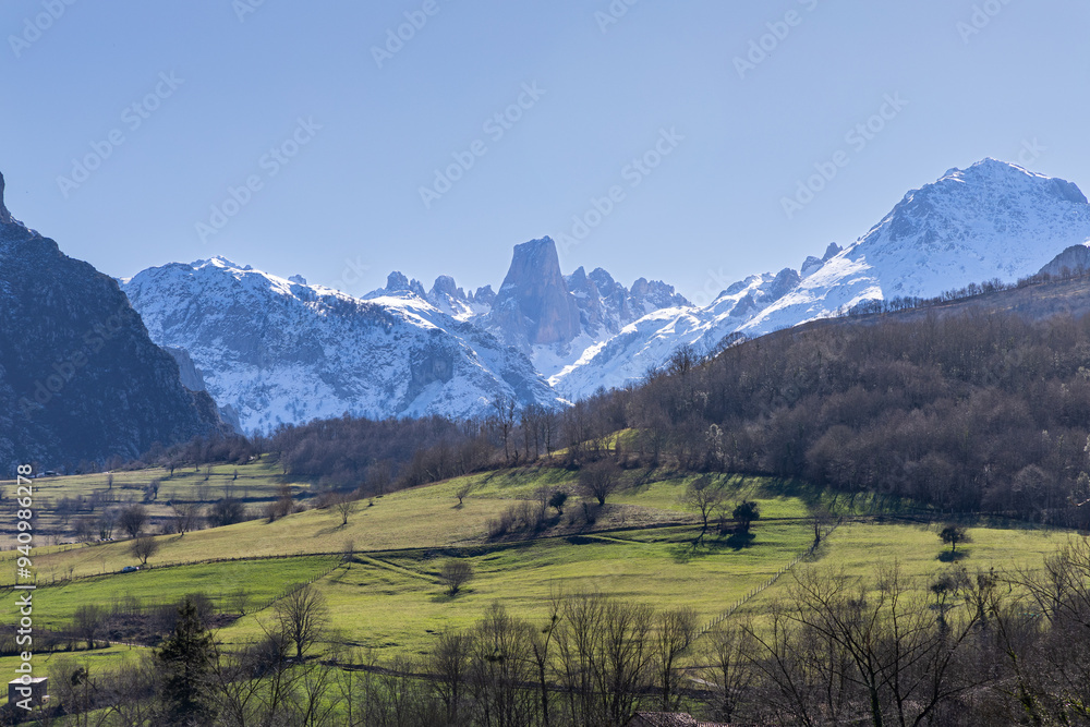 Naranjo de bulnes en los picos de europa Naranjo de bulnes en los picos de europa