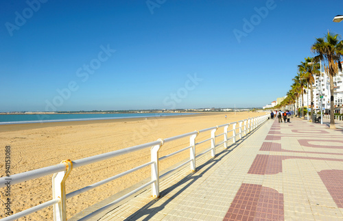 Playa de Valdelagrana y paseo marítimo de El Puerto de Santa María, provincia de Cádiz, Andalucía, sur de España. Playas de El Puerto, Costa de la Luz Cádiz.