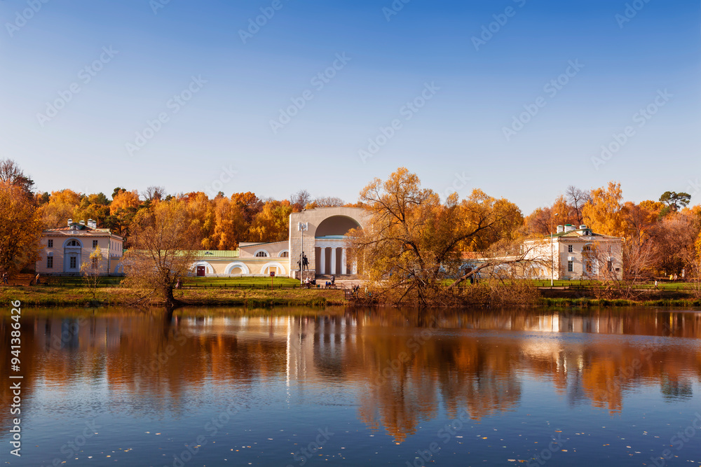 Obraz premium The ancient Kuzminki estate, the former estate of the princes Golitsyn, on a sunny autumn day. Moscow, Russia