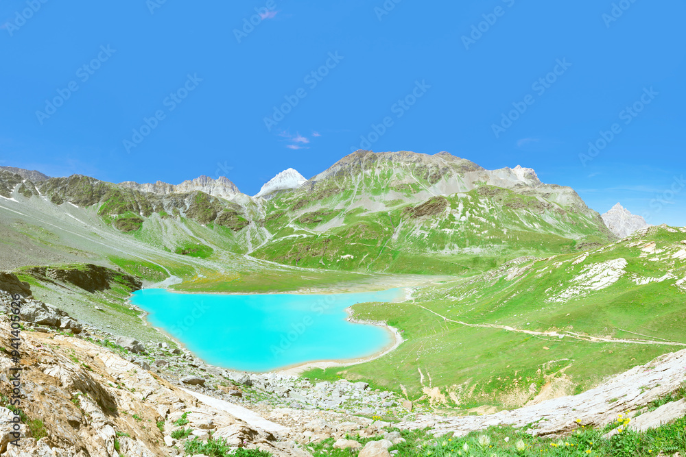 Obraz premium White lake, Vanoise National Park, Pralognan-la-Vanoise, Savoie (France)