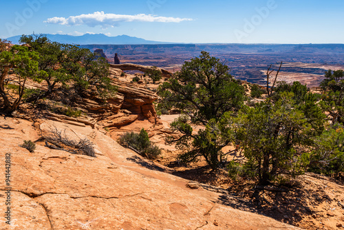 Obraz na płótnie A trail leading towards the Mesa Arch area of the Island in the Sky District of Canyonlands national park in Utah USA. w salonie