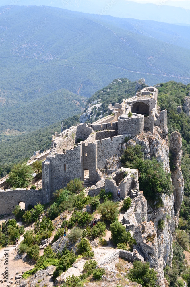 Obraz premium VESTIGES DU CHÂTEAU CATHARES DE PEYREPERTUSE XI éme SIÈCLE