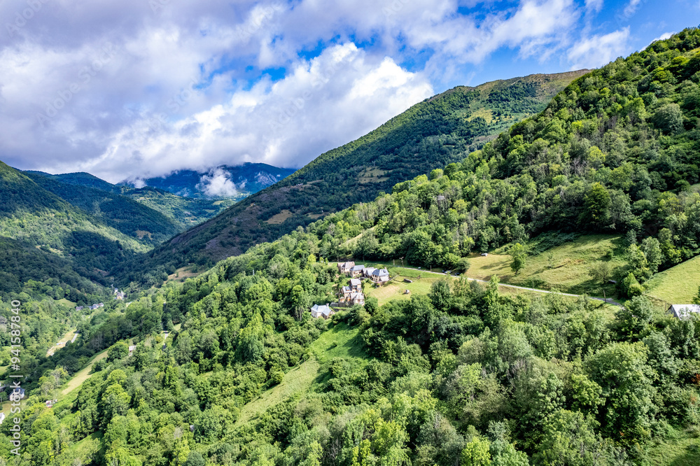 Vallée du Biros - Pyrénées - Ariège - Verdant hills and valleys with scattered houses Vallée du Biros - Pyrénées - Ariège - Verdant hills and valleys with scattered houses