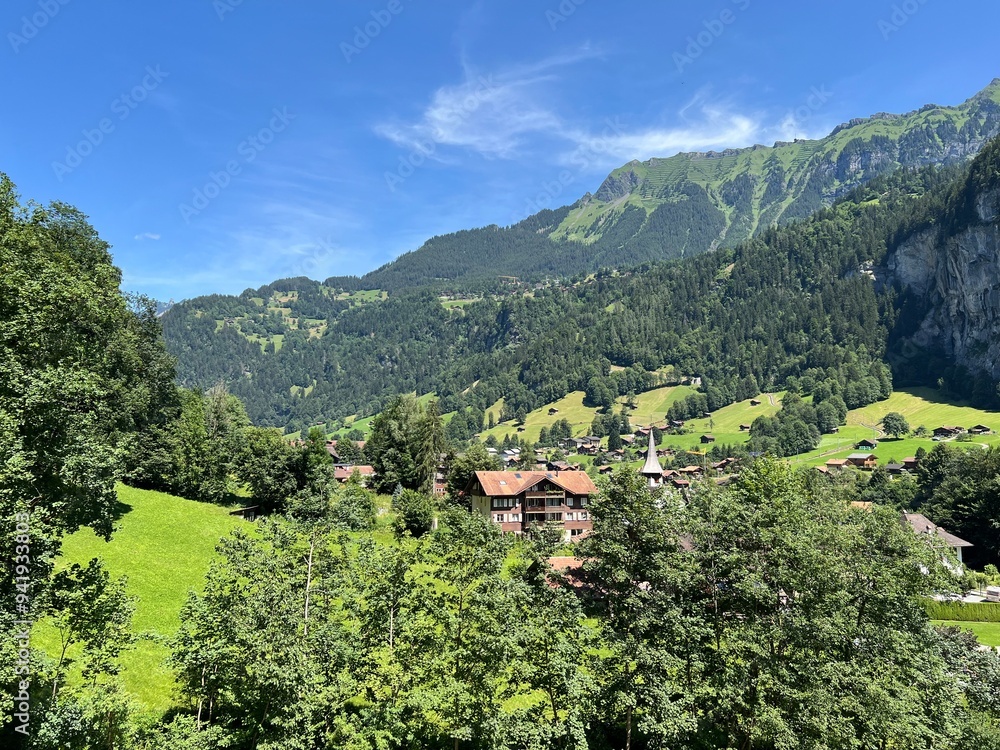 The Lauterbrunnen - One of the most beautiful alpine valleys in Switzerland (Lauterbrunnen - Eines der schönsten Alpentäler der Schweiz) The Lauterbrunnen - One of the most beautiful alpine valleys in Switzerland (Lauterbrunnen - Eines der schönsten Alpentäler der Schweiz)