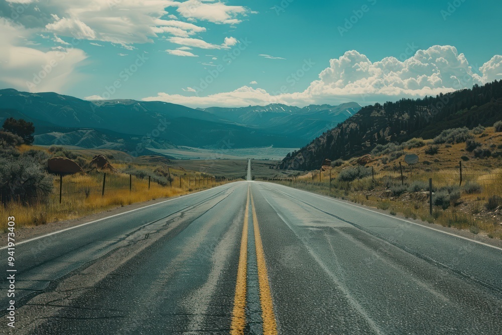 Naklejka premium Scenic Mountain Road