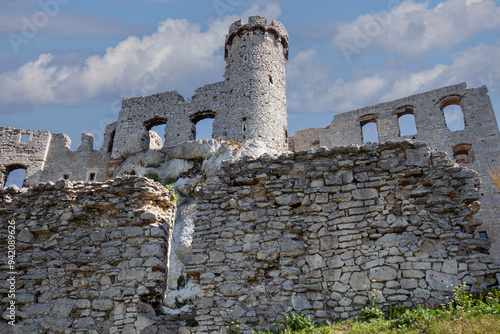 Obraz na płótnie Ruins of 14th century medieval castle; Ogrodzieniec Castle, Ogrodzieniec; Podzamcze, Poland w salonie