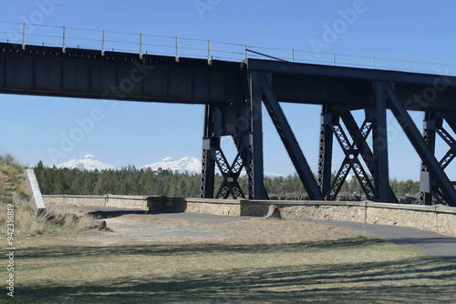 Steel bridge over Crooked River gorge, photo