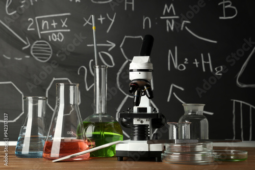 Microscope and laboratory g...